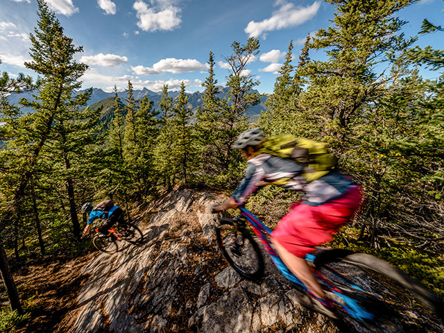 Bergab mit dem E-Bike im Engadin